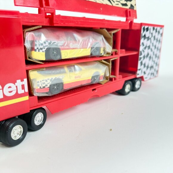 Getty 1998 Multi-Race Car Transporter Truck - 5th In Series Collection Holiday - Picture 7 of 11